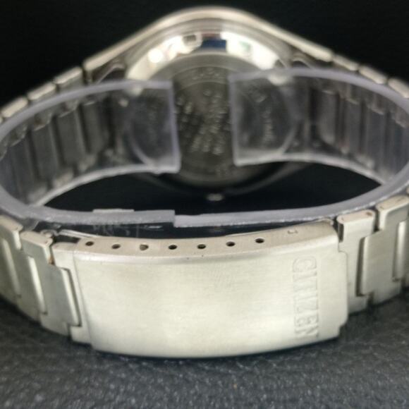 Vintage 1974 Citizen Automatic Mens Silver Watch W/daydate & Gray accents - Picture 2 of 10